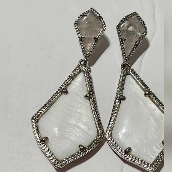 Kendra Scott Alexis mother of pearl clear with silver post dangle drop earrings - Picture 3 of 9